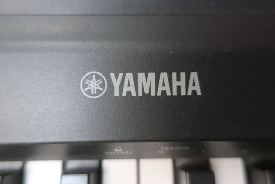 DigItal piano YAMAHA P-35 med stativ