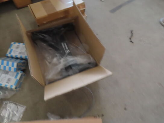 3 paller fra installationsafdeling - Højtalere, kabler, elektronik (se beskrivelse)