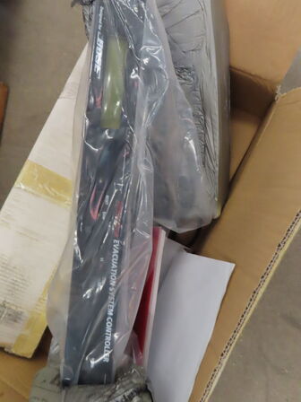 3 paller fra installationsafdeling - Højtalere, kabler, elektronik (se beskrivelse)