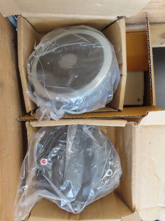 3 paller fra installationsafdeling - Højtalere, kabler, elektronik (se beskrivelse)