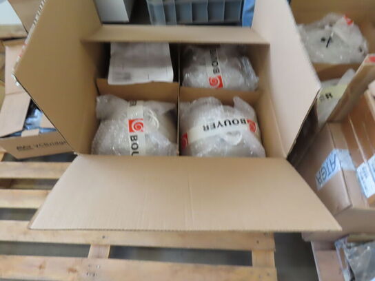 3 paller fra installationsafdeling - Højtalere, kabler, elektronik (se beskrivelse)