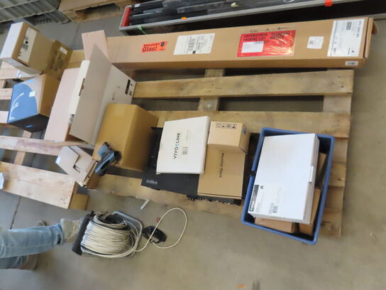 3 paller fra installationsafdeling - Højtalere, kabler, elektronik (se beskrivelse)