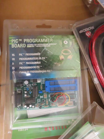 3 paller fra installationsafdeling - Højtalere, kabler, elektronik (se beskrivelse)