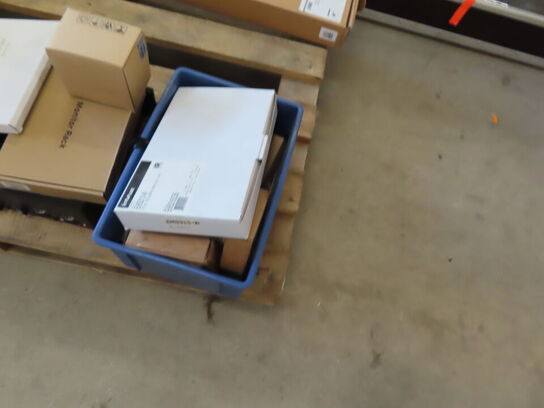 3 paller fra installationsafdeling - Højtalere, kabler, elektronik (se beskrivelse)