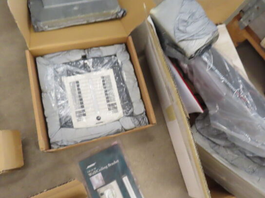 3 paller fra installationsafdeling - Højtalere, kabler, elektronik (se beskrivelse)