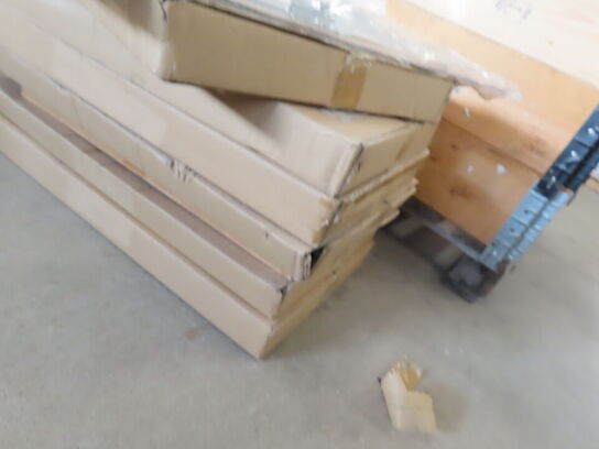 3 paller fra installationsafdeling - Højtalere, kabler, elektronik (se beskrivelse)