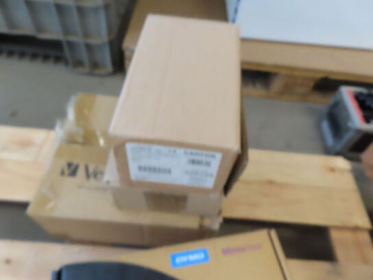 3 paller fra installationsafdeling - Højtalere, kabler, elektronik (se beskrivelse)