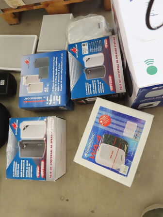 3 paller fra installationsafdeling - Højtalere, kabler, elektronik (se beskrivelse)