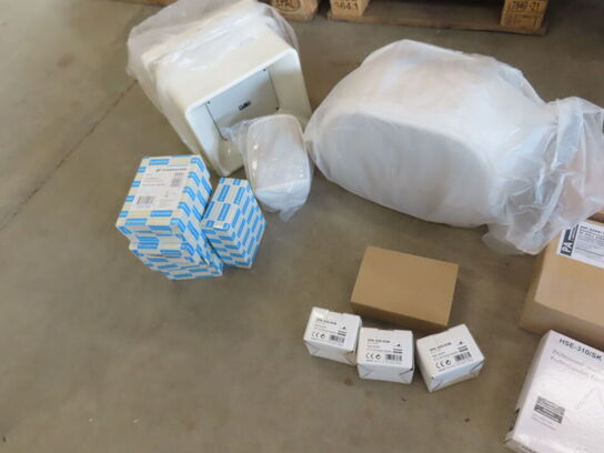 3 paller fra installationsafdeling - Højtalere, kabler, elektronik (se beskrivelse)