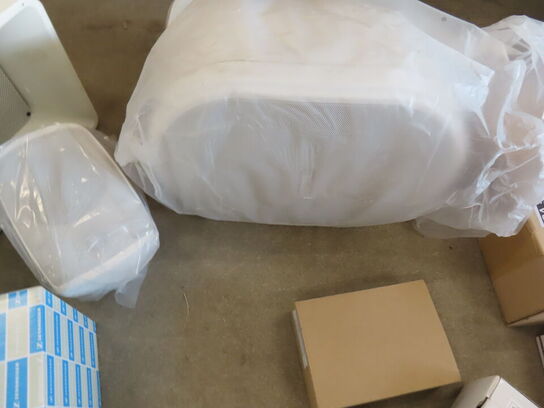 3 paller fra installationsafdeling - Højtalere, kabler, elektronik (se beskrivelse)