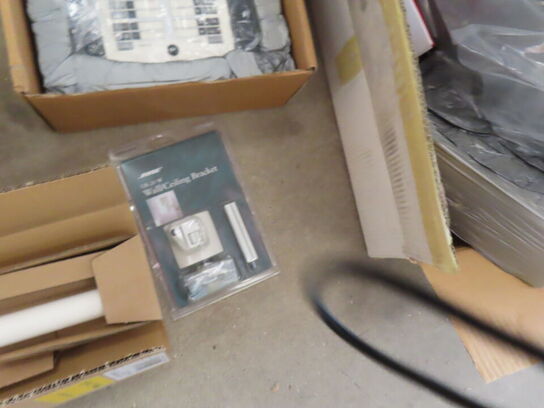 3 paller fra installationsafdeling - Højtalere, kabler, elektronik (se beskrivelse)