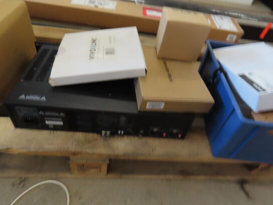3 paller fra installationsafdeling - Højtalere, kabler, elektronik (se beskrivelse)