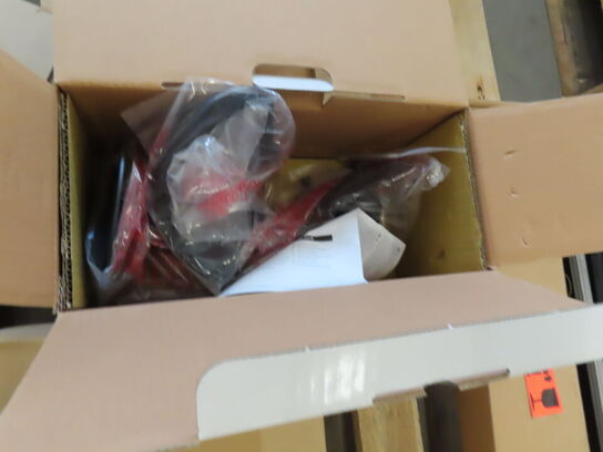 3 paller fra installationsafdeling - Højtalere, kabler, elektronik (se beskrivelse)