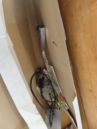 3 paller fra installationsafdeling - Højtalere, kabler, elektronik (se beskrivelse)