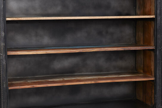 Farmer skab i jern og træ