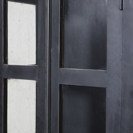 Sort lakeret Vitrineskab i træ