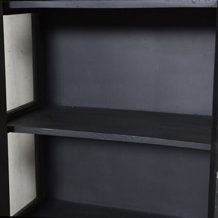 Sort lakeret Vitrineskab i træ