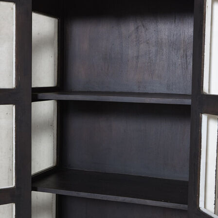 Hvidt lakeret Vitrineskab i træ