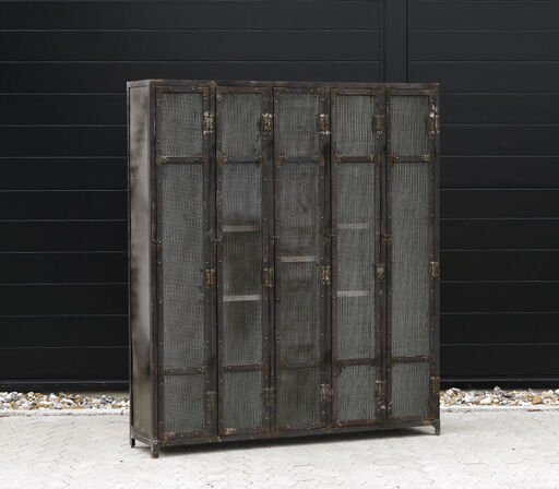 Garderobeskab i jern