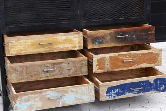 Farmer skab i jern og træ