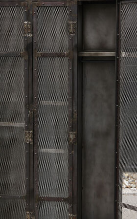 Garderobeskab i jern