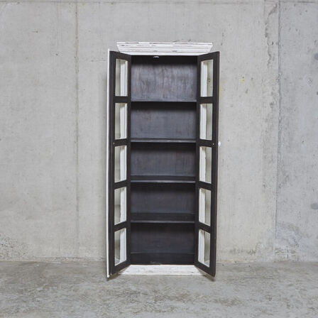 Hvidt lakeret Vitrineskab i træ