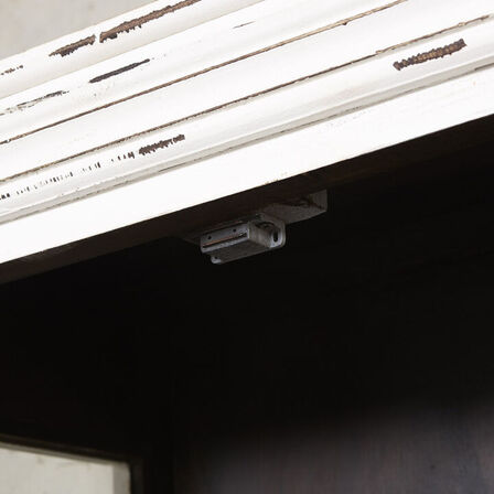 Hvidt lakeret Vitrineskab i træ