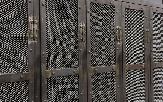 Garderobeskab i jern