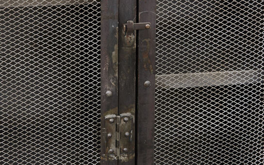 Garderobeskab i jern