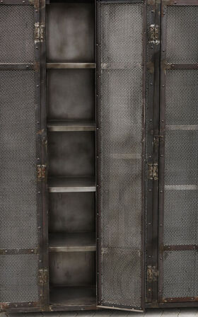 Garderobeskab i jern