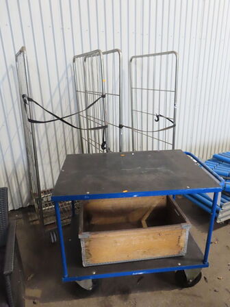 2 stk transportbure og et rullebord