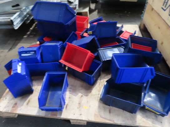 Diverse  plastkasser