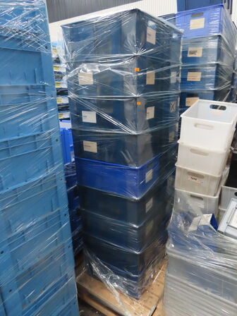 1/2 palle med plastkasser