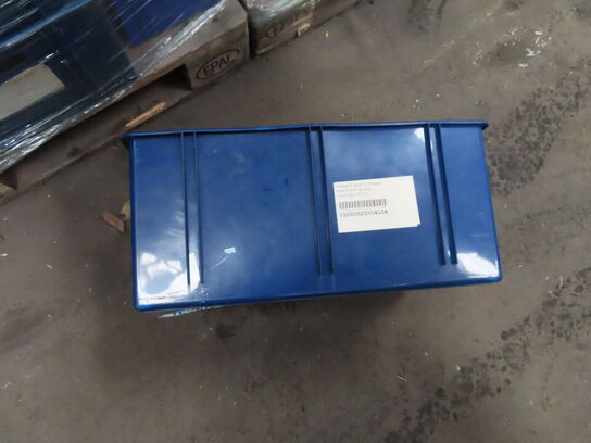 Palle med plastkasser