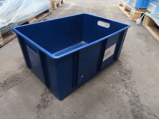 Palle med plastkasser