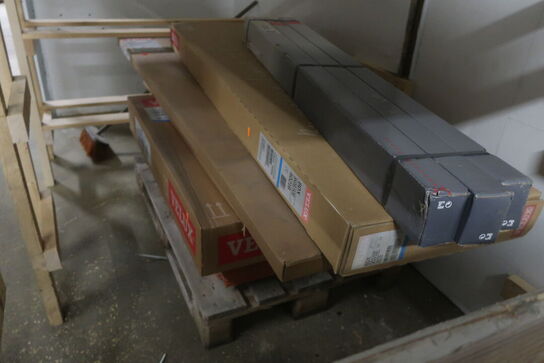 Veluxvindue med tilbehør samt tagplader