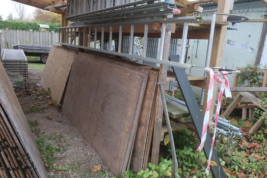 2 stk. rygningstiger 10 og 17 trin med 1 rygningsholder