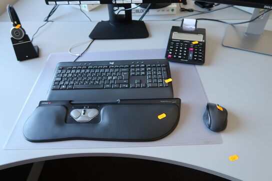 2 stk. computerskærme HP, DELL, tastatur, mus, rollermouse samt headset