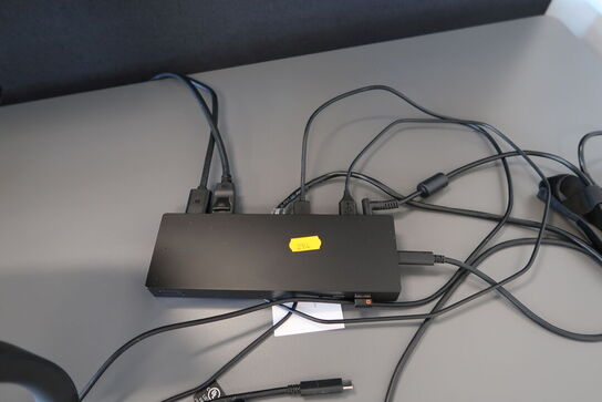 2 stk. computerskærme DELL P2725H, tastatur, mus, dockingstation, headset JABRA