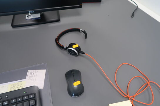 2 stk. computerskærme DELL U2412Mc, tastatur, mus, docking og headset