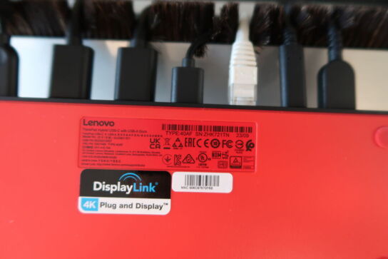 2 stk. computerskærme DELL P2723QE, tastatur, mus og dockingstation