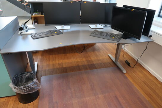 El. hæve/sænke skrivebord samt skab/reol