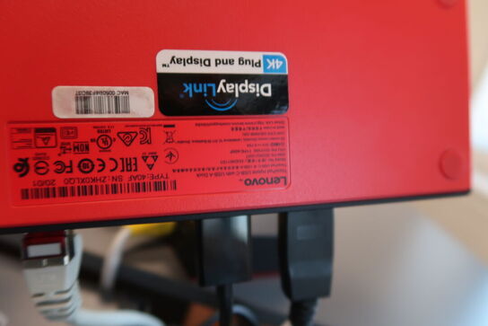 2 stk. computerskærme DELL, tastatur og dockingstation LENOVO