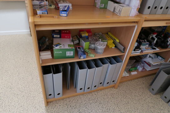 Div. Reoler med kontorartikler samt julepynt m.m.