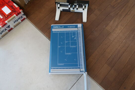 Skærebord DAHLE 533 samt hulmaskine LEITZ AKTO 5114