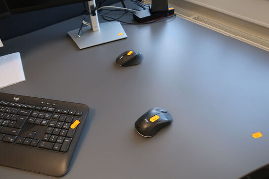 2 stk. computerskærme DELL P2723D, tastatur, mus, dockingstation, headset