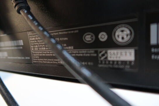 2 stk. computerskærme HP, DELL, tastatur, mus, rollermouse samt headset