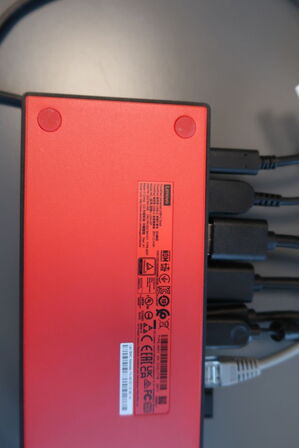 2 stk. computerskærme DELL P2722H, dockingstation og headset JABRA