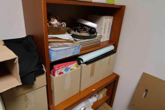 Div. Reoler med kontorartikler samt julepynt m.m.