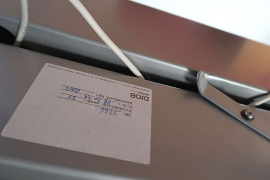 El. hæve/sænke skrivebord MONTANA Djob samt kontorstol